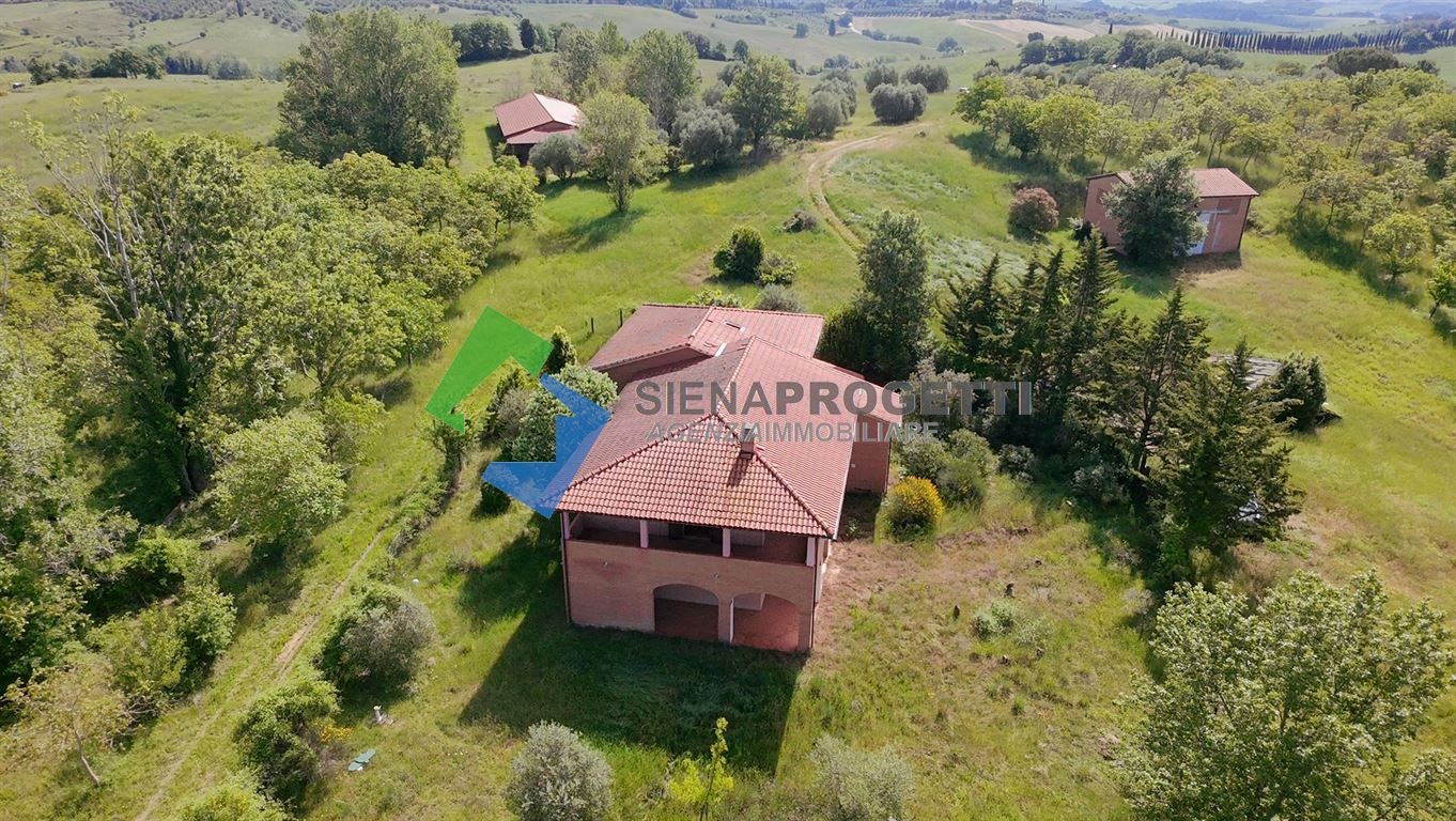 Splendida Azienda Agricola con scuderia per cavalli e vista su Siena