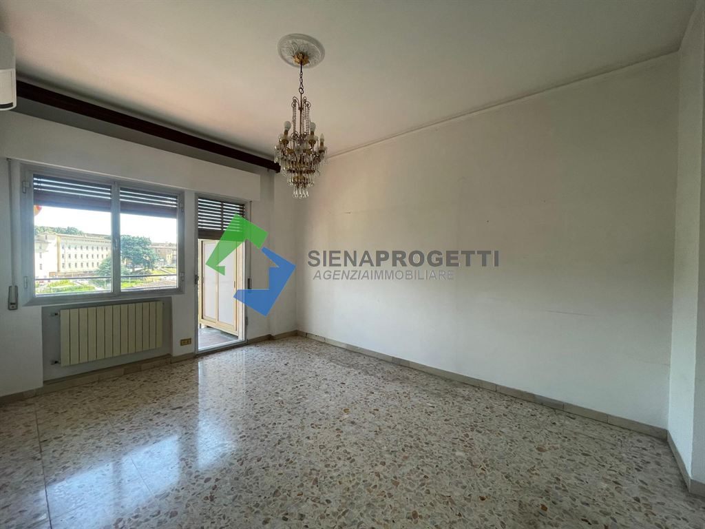 Zona Uncinello a Siena, appartamento con ampio balcone panoramico.