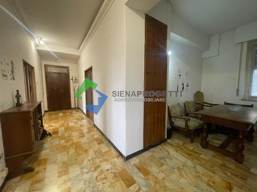 Viale Mazzini, grande appartamento con ingresso al piano terreno con posto auto e terrazzo esclusivo. .